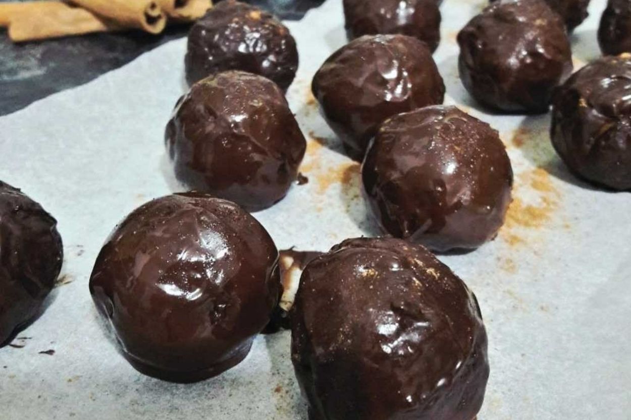 Elmalı Çikolatalı Toplar Tarifi