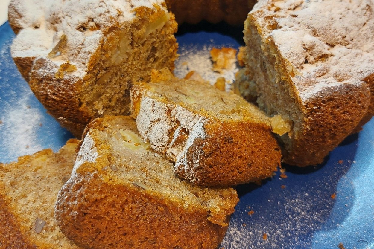 Elmalı Tarçınlı Cevizli Kek Tarifi