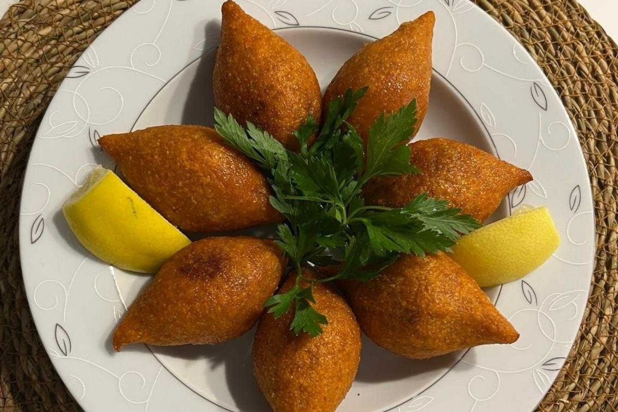 Ev Yapımı Pratik İçli Köfte Tarifi