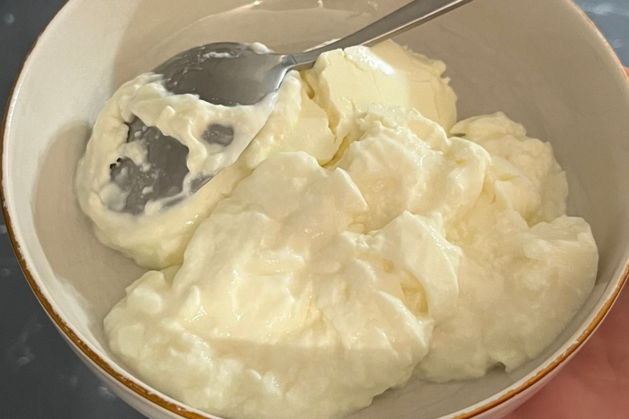 Ev Yapımı Yoğurtla Kaymak Tarifi