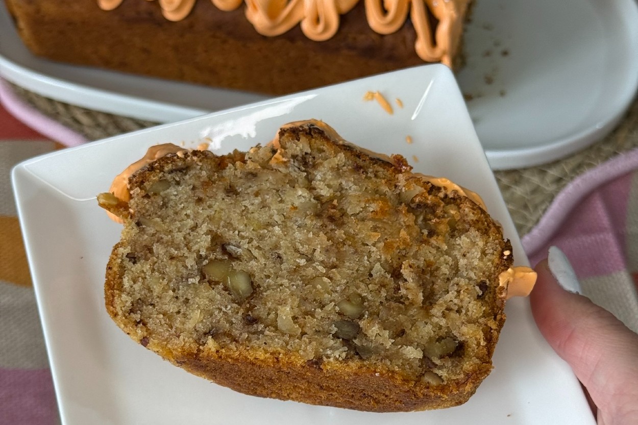 Glutensiz Muzlu Cevizli Kek