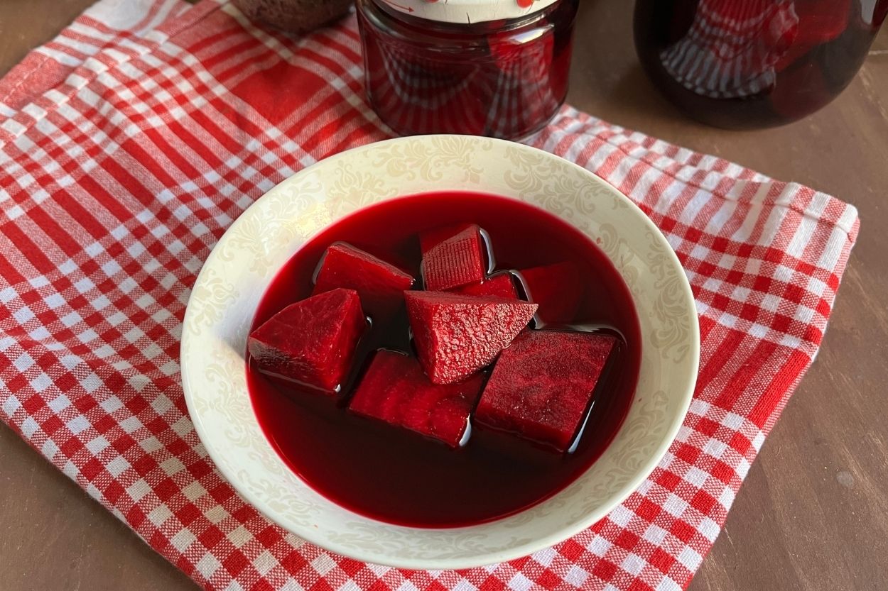 Haşlamadan Kırmızı Pancar Turşusu Tarifi