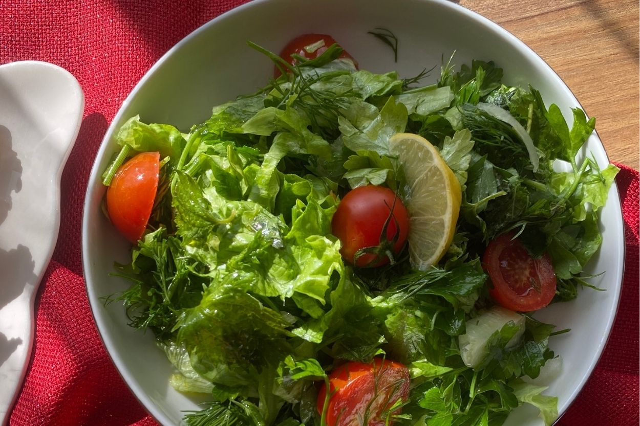 Isırgan Otlu Yeşil Salata Tarifi