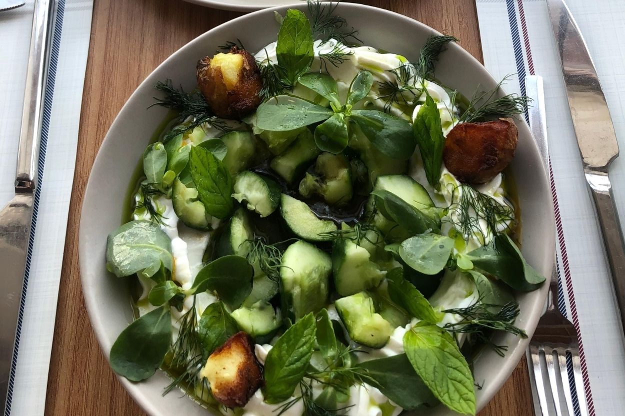 İsli Yoğurt Salatası Tarifi