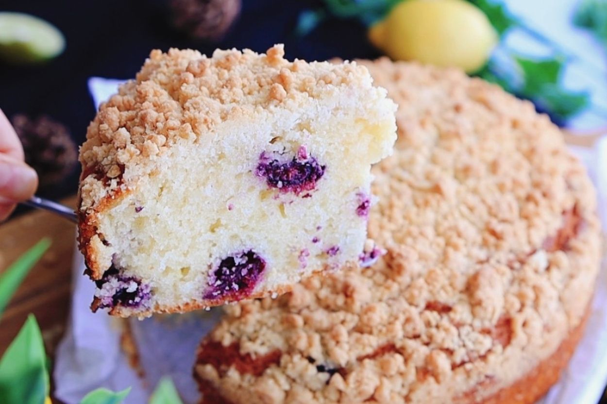 Kıtır Hamurlu Yaban Mersinli Kek Tarifi