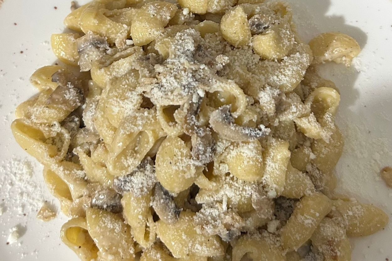 Kremalı Mantarlı Soğanlı Makarna Tarifi