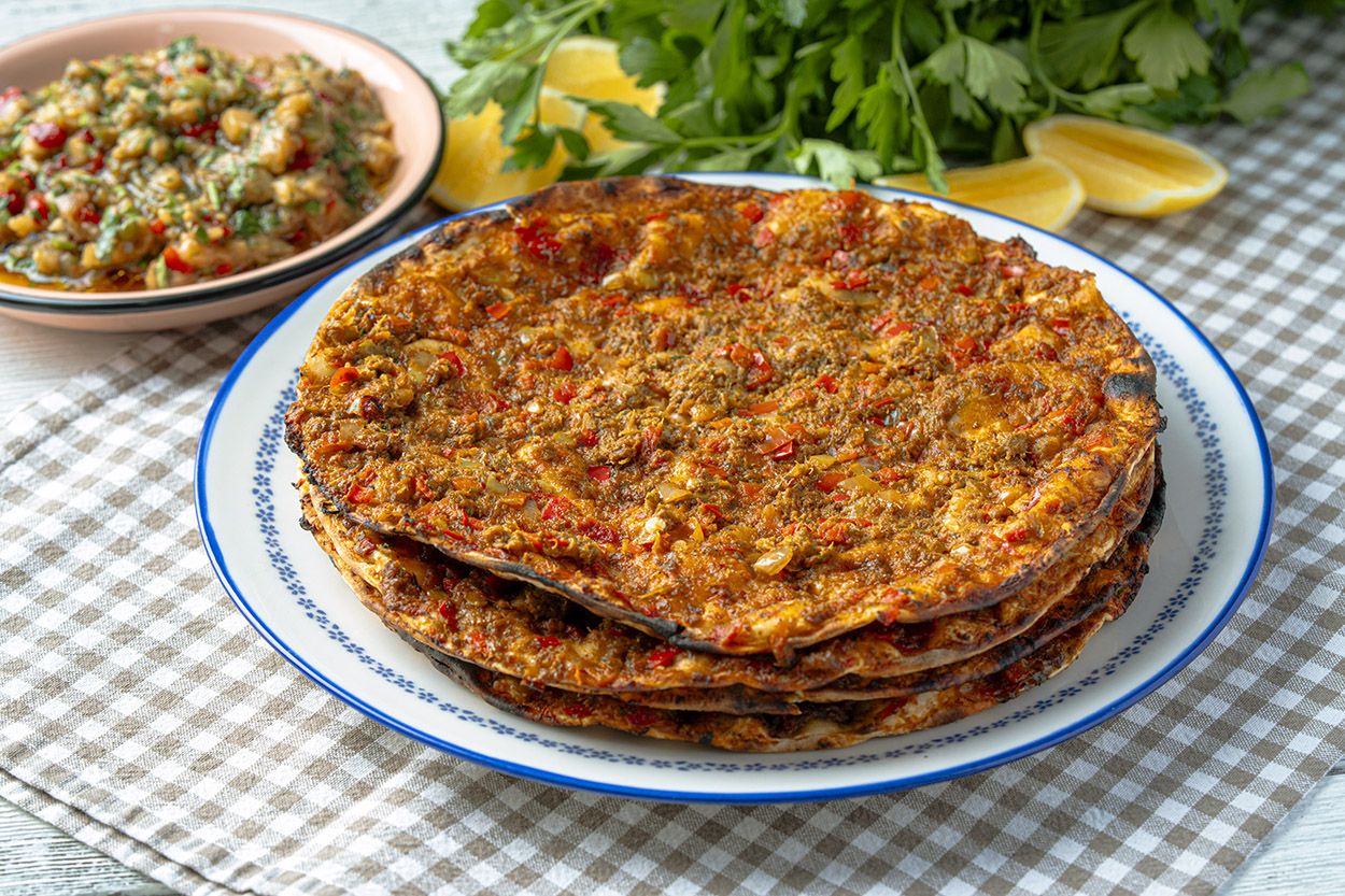 Sarımsaklı Köz Patlıcan Salatası Tarifi