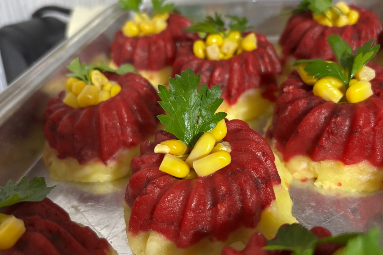 Porsiyonluk Renkli Patates Salatası