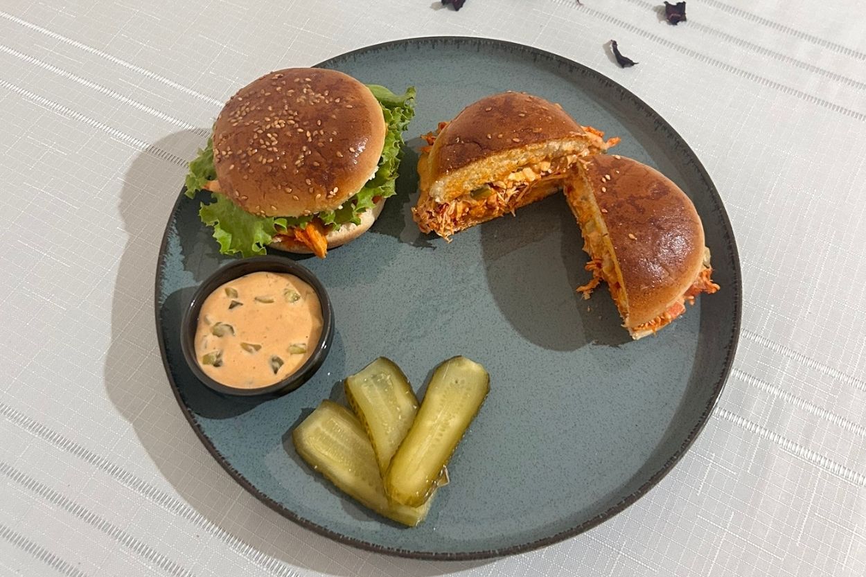 Soslu Tiftik Tavuk Burger Tarifi