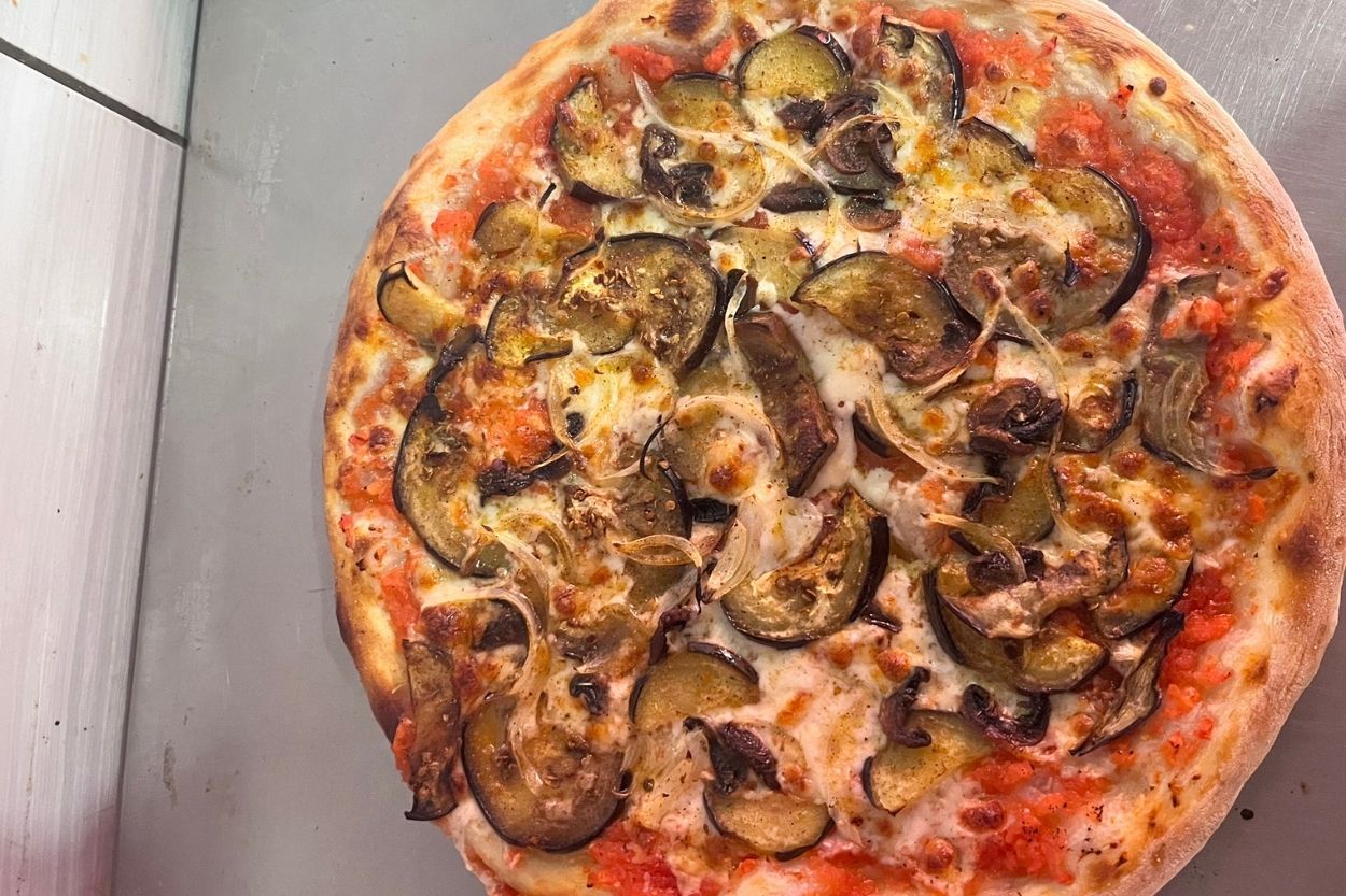 Tam Ölçülü Ev Yapımı Pizza Tarifi