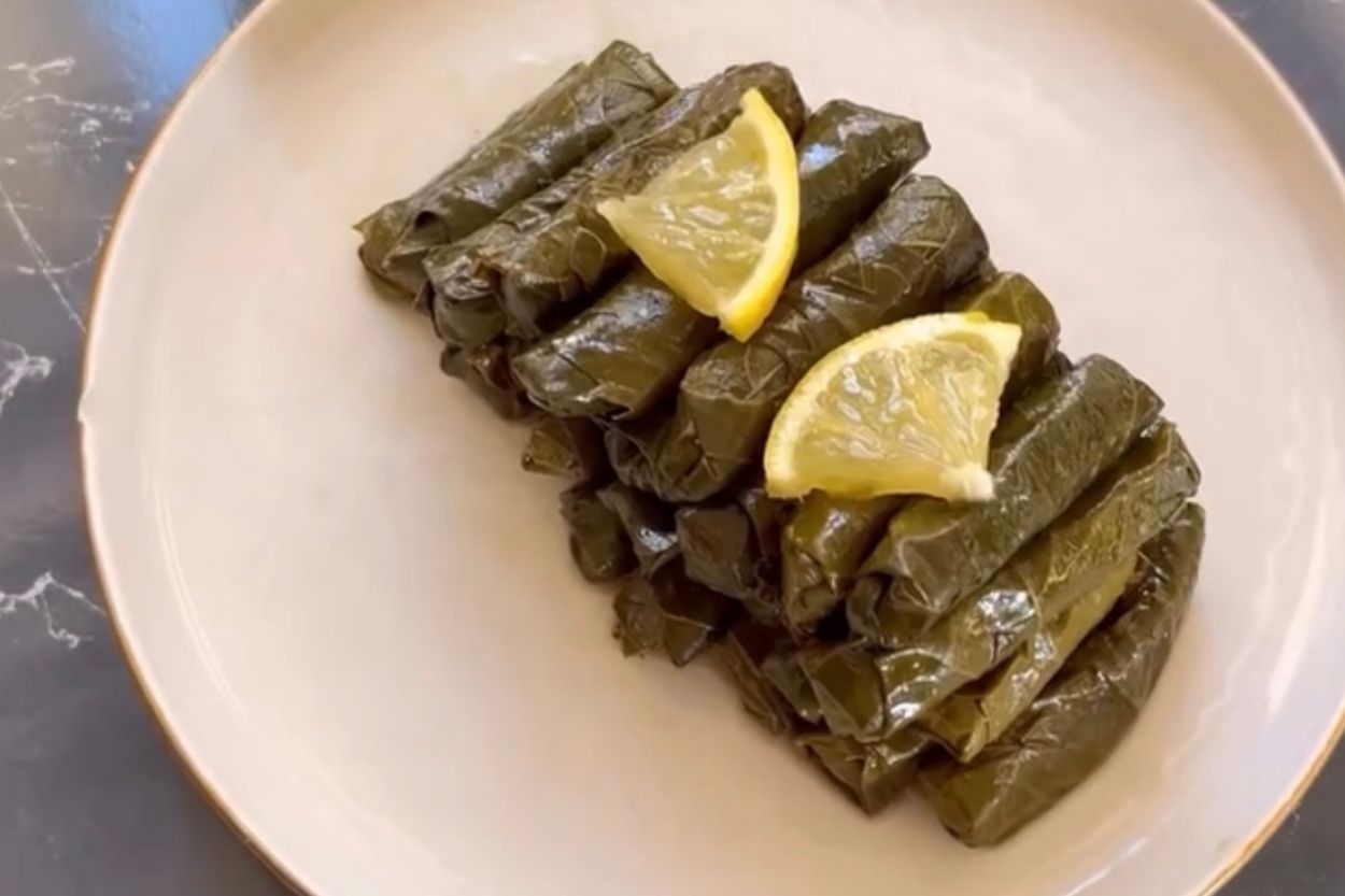 Zeytinyağlı Ekşili Yaprak Sarması Tarifi