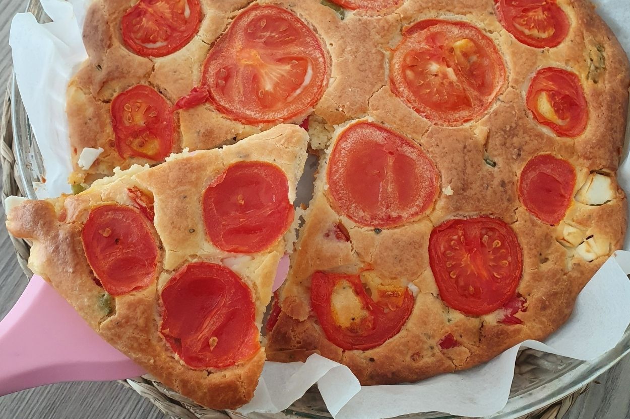 Domatesli Fesleğenli Tuzlu Kek Tarifi