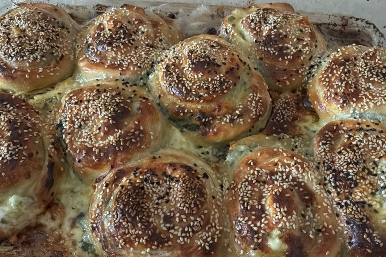 Ispanaklı Mozzarellalı Sarma Böreği Tarifi
