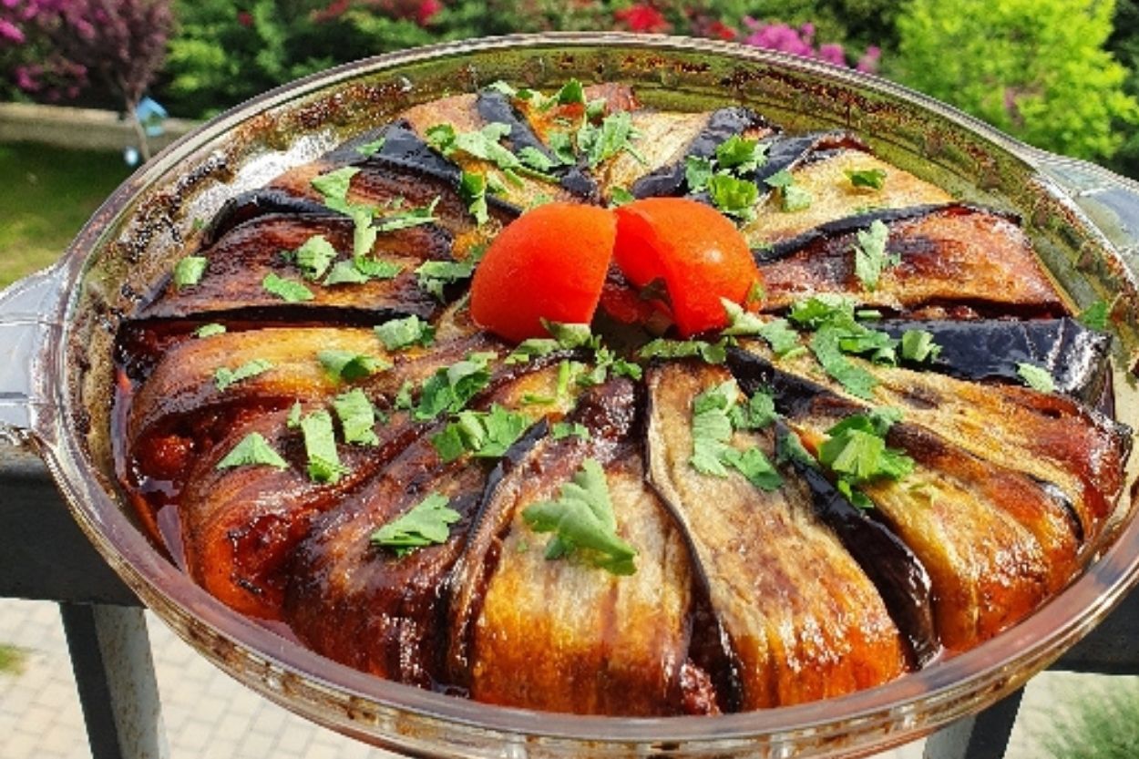 Kıymalı Patlıcan Kapama Tarifi