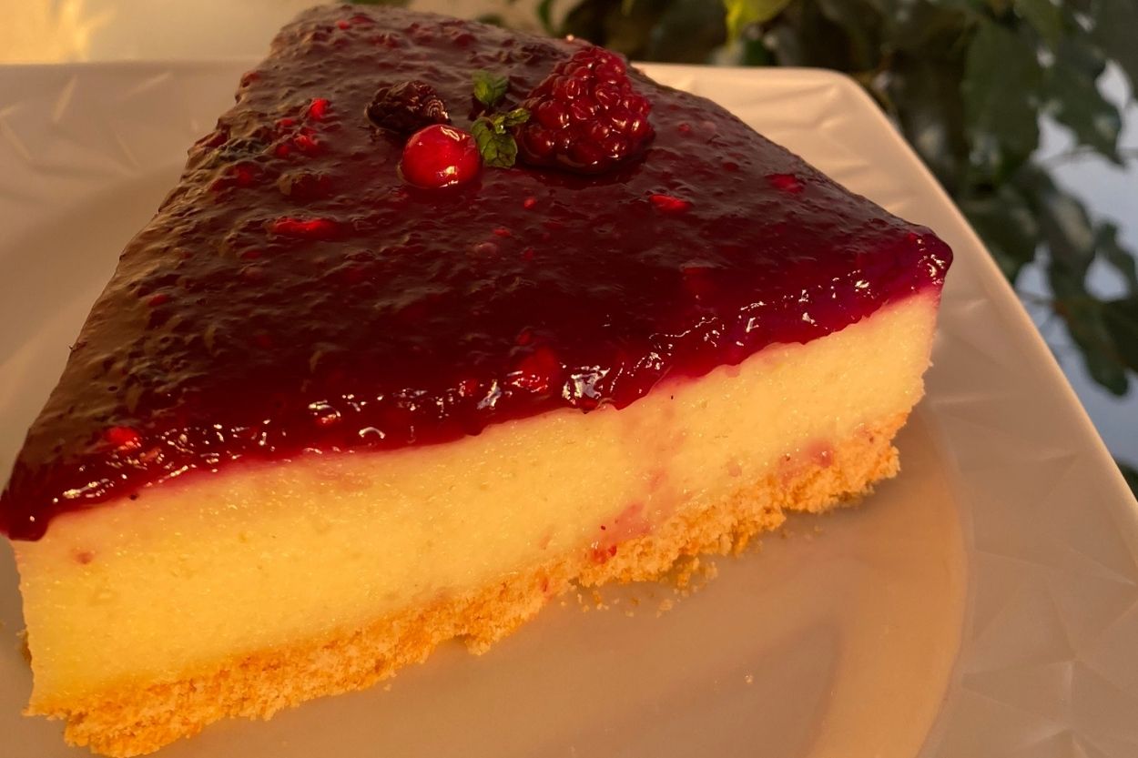 Orman Meyveli Yalancı Cheesecake Tarifi
