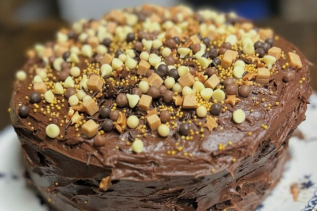 Bol Çikolatalı Pasta Tarifi