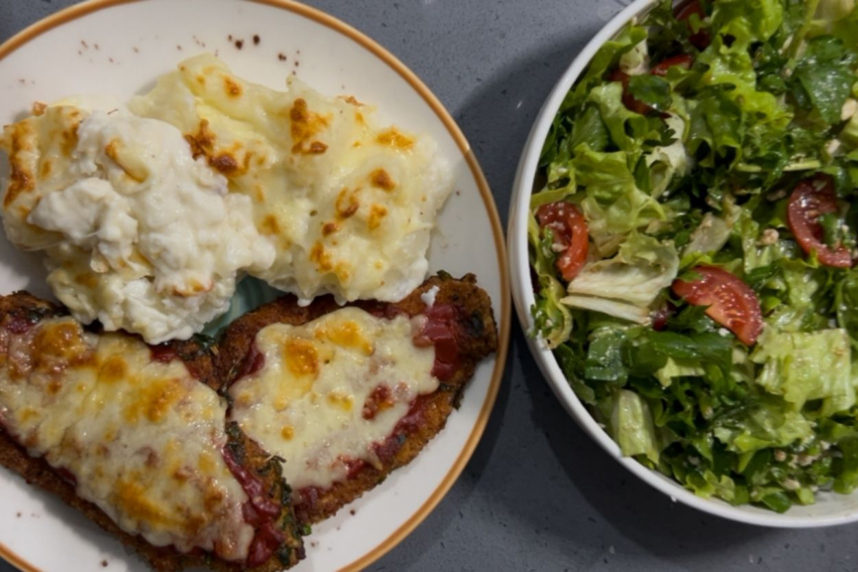 Fırında Domates Soslu Kaşarlı Şnitzel Tarifi