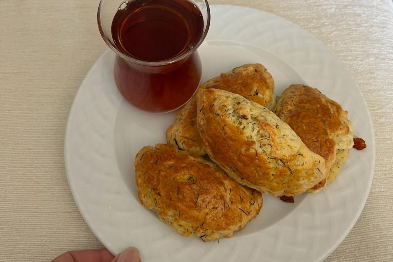 Glutensiz Dereotlu Kıyır Poğaça Tarifi