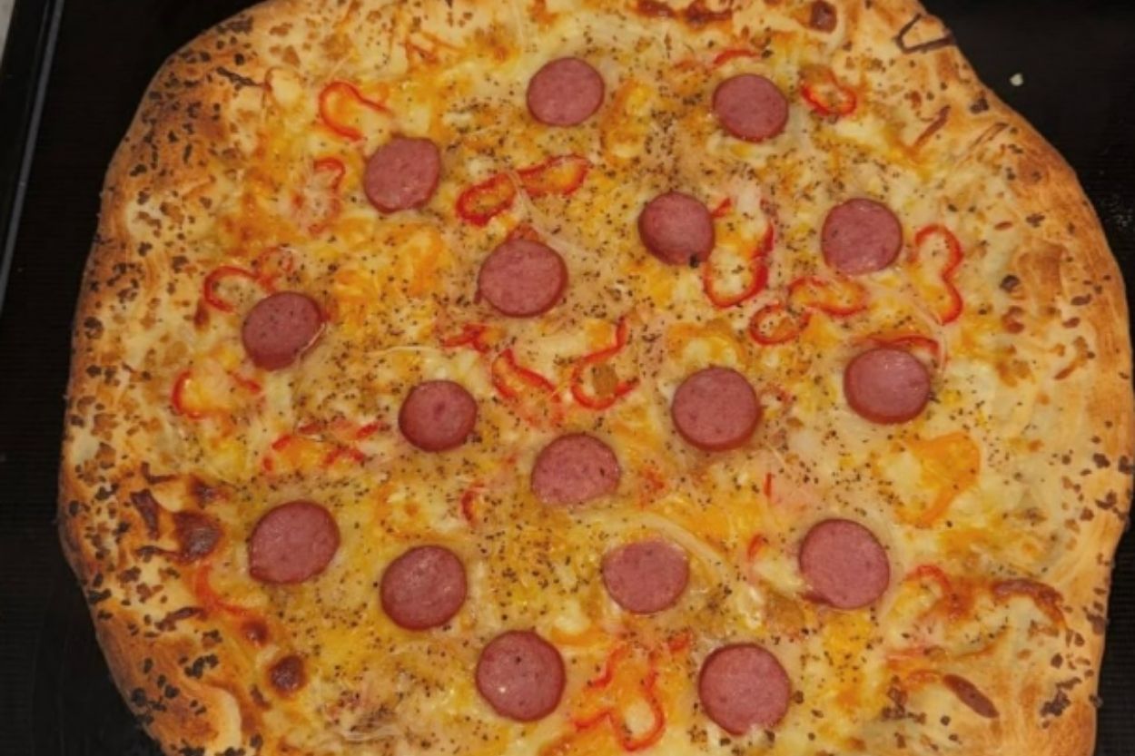 Sucuklu Biberli Ev Pizzası Tarifi