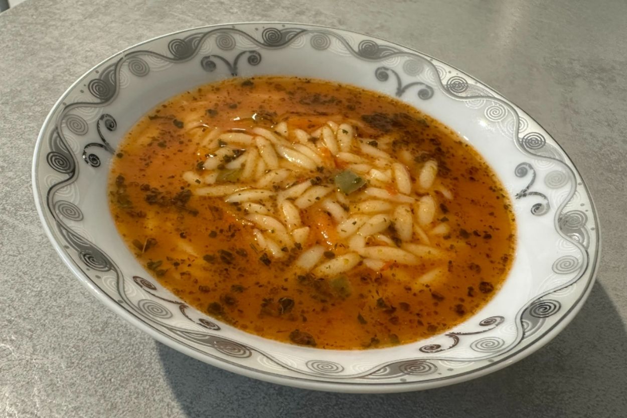 Tavuk Suyuna Arpa Şehriye Çorbası Tarifi