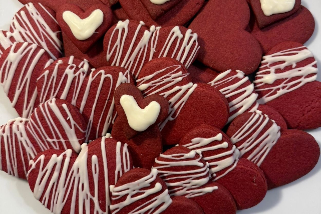 Beyaz Çikolatalı Kalp Kurabiye Tarifi