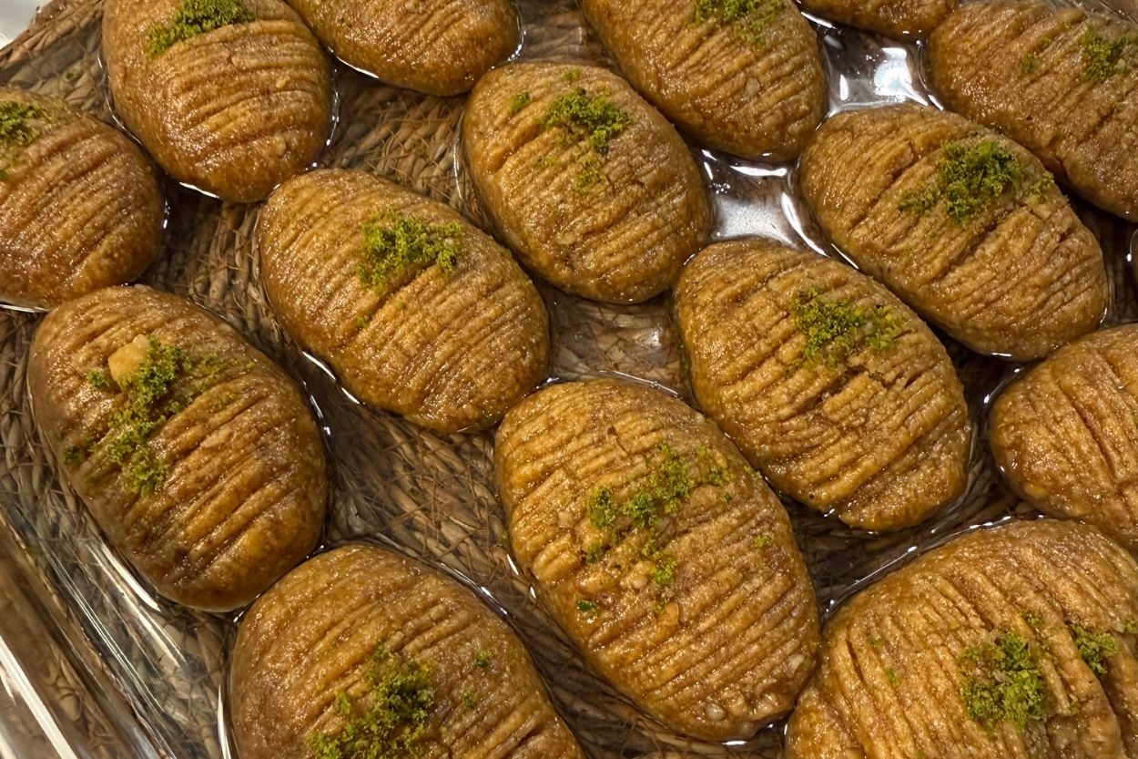 Cevizli Tereyağlı İrmik Tatlısı Tarifi