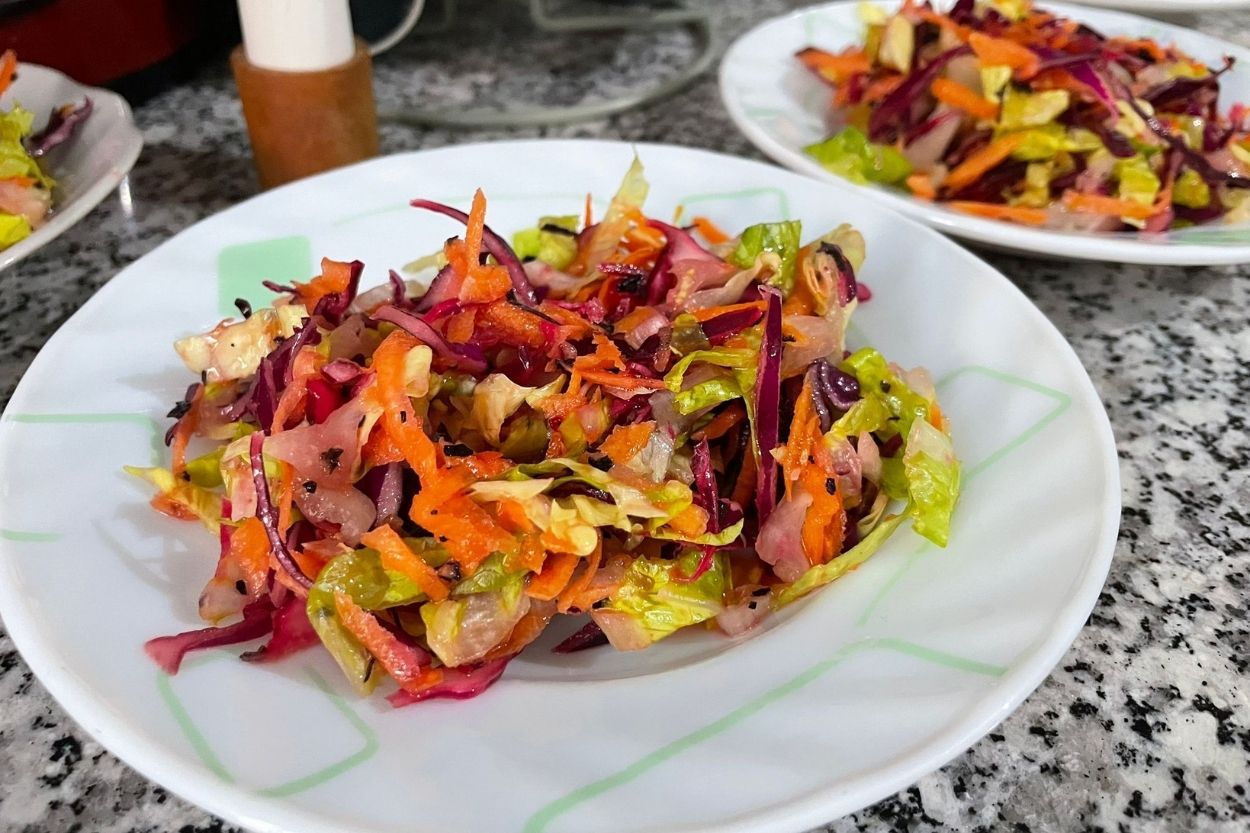 Restoran Usulü Mevsim Salatası Tarifi