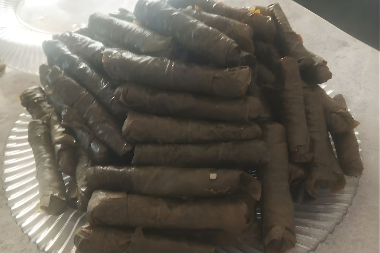 Tam Ölçülü Zeytinyağlı Yaprak Sarma Tarifi