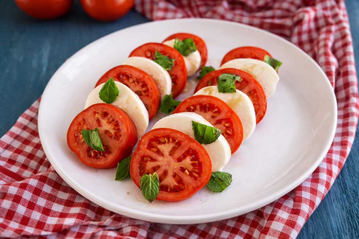 Caprese Salatası Tarifi