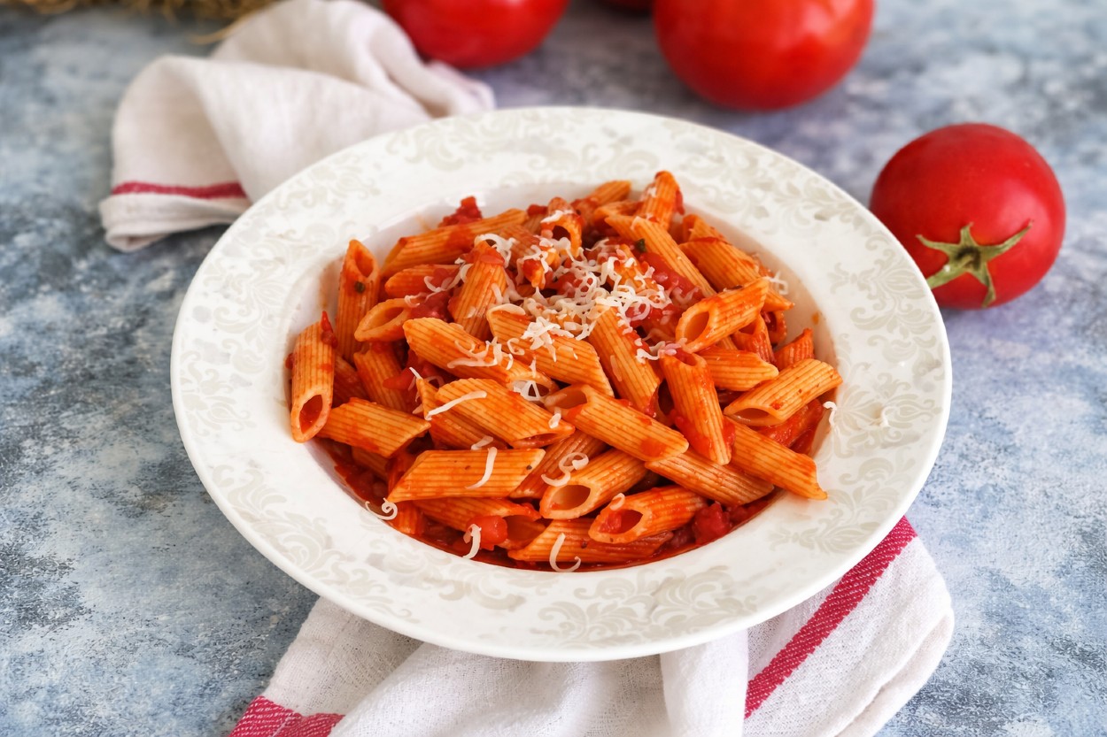 Domatesli Makarna Tarifi
