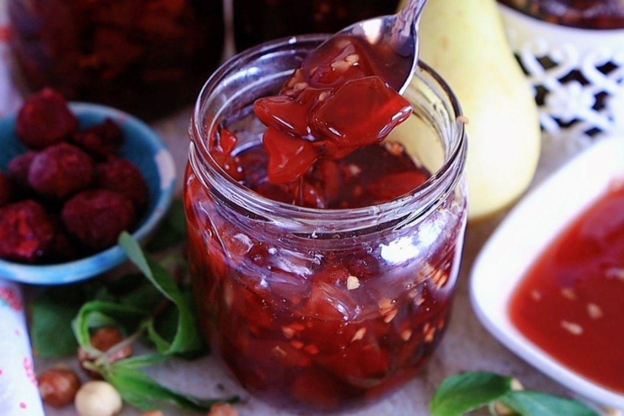 Fındıklı Vişneli Armut Reçeli Tarifi