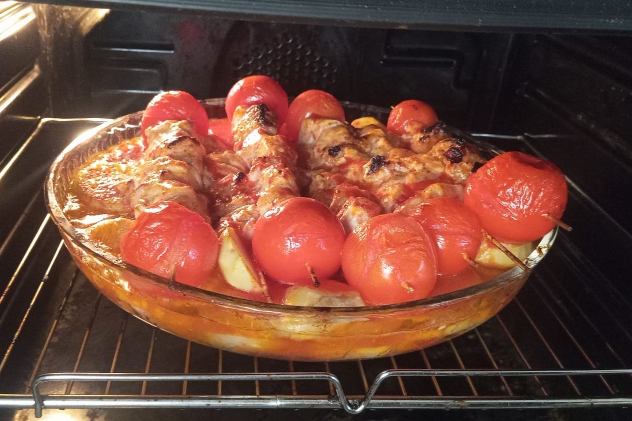 Fırında Patatesli Tavuk Şiş Tarifi