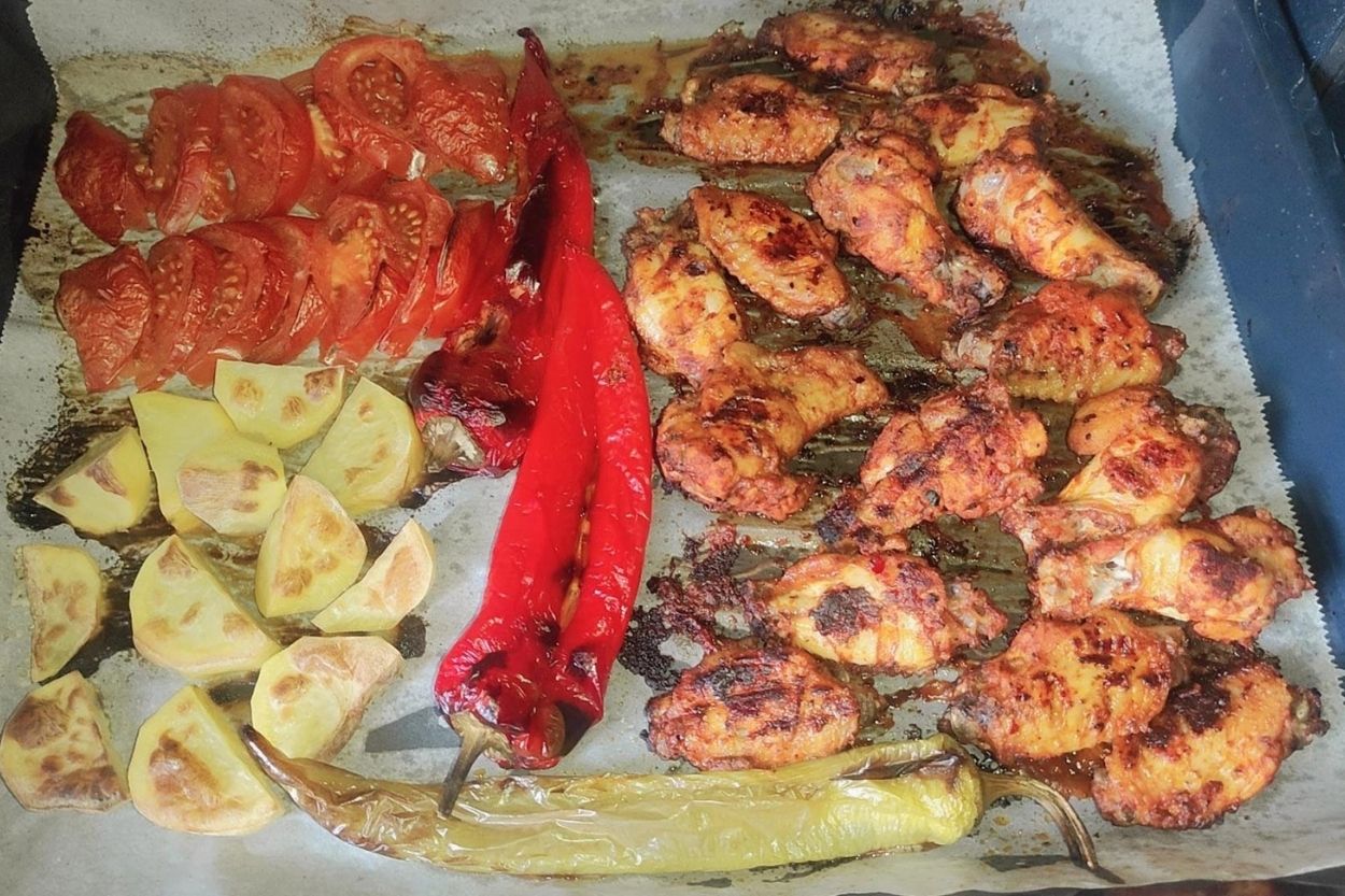 Fırında Sebzeli Pratik Tavuk Tarifi