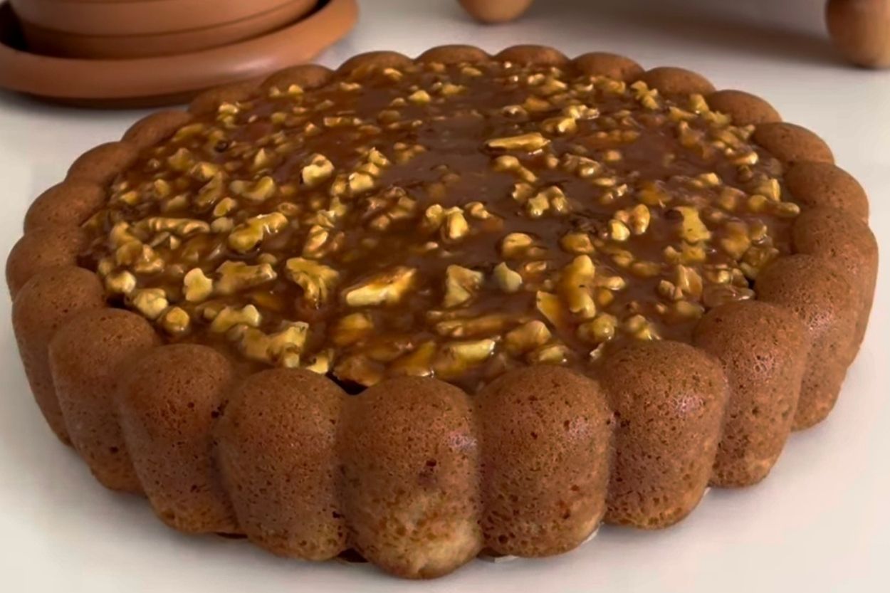Karamel Soslu Cevizli Tart Kek Tarifi