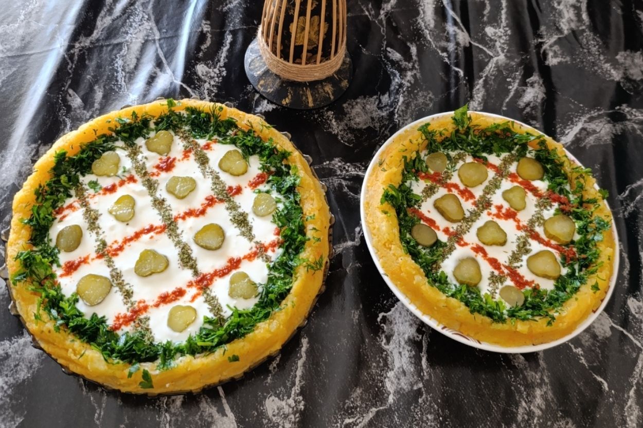 Patates Yatağında Yoğurtlu Salata Tarifi