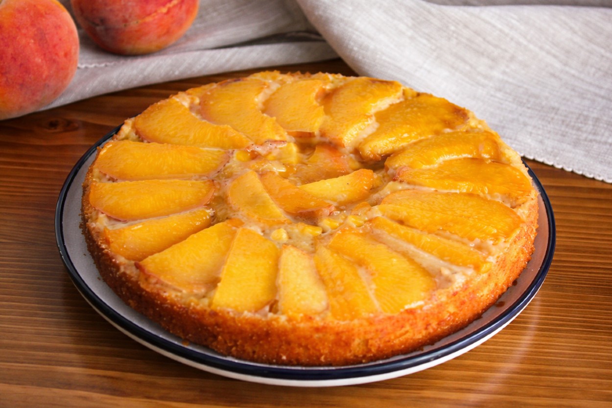 Şeftalili Ters Yüz Kek Tarifi