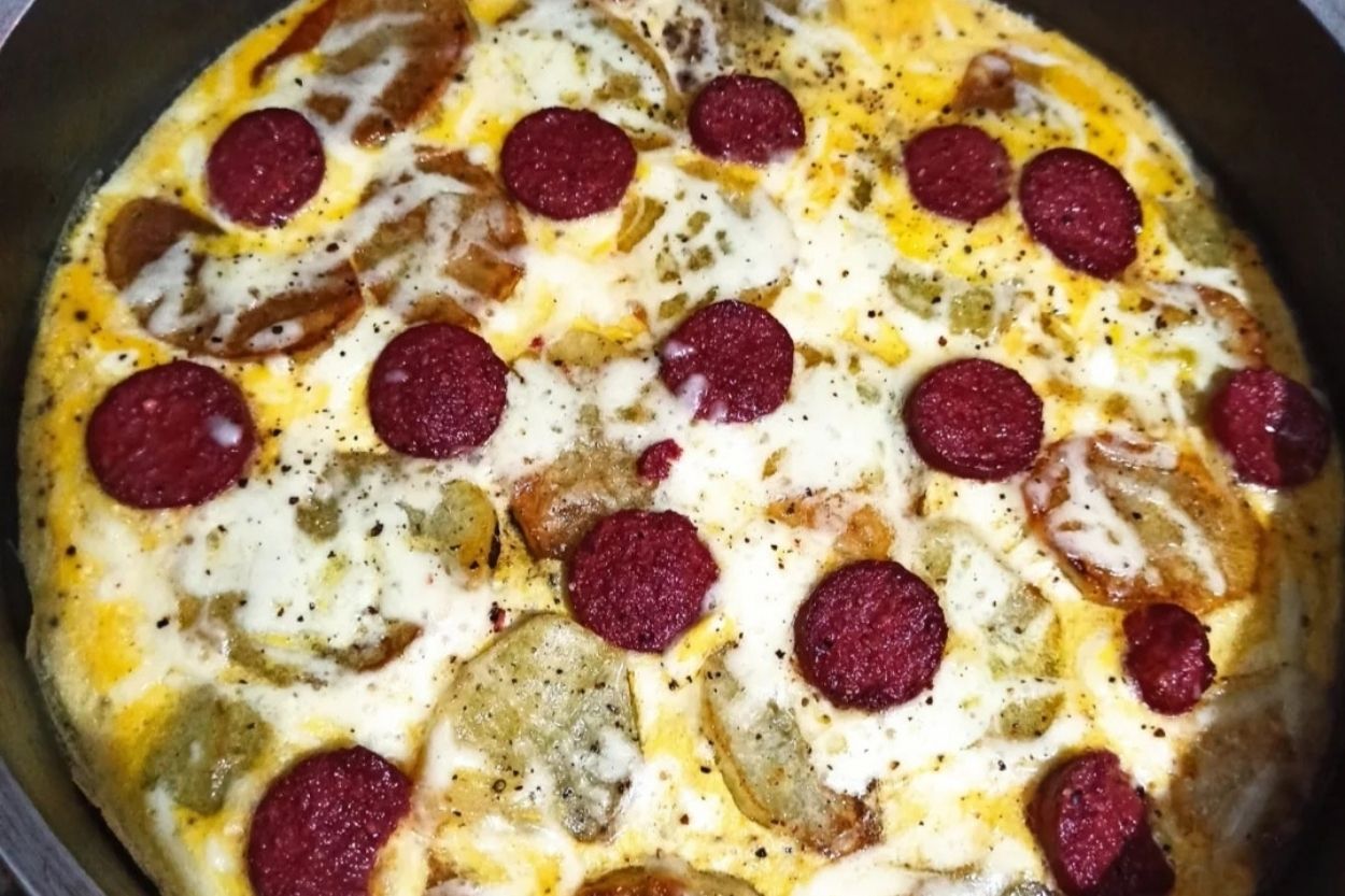 Sucuklu Kaşarlı Patates Pizzası Tarifi