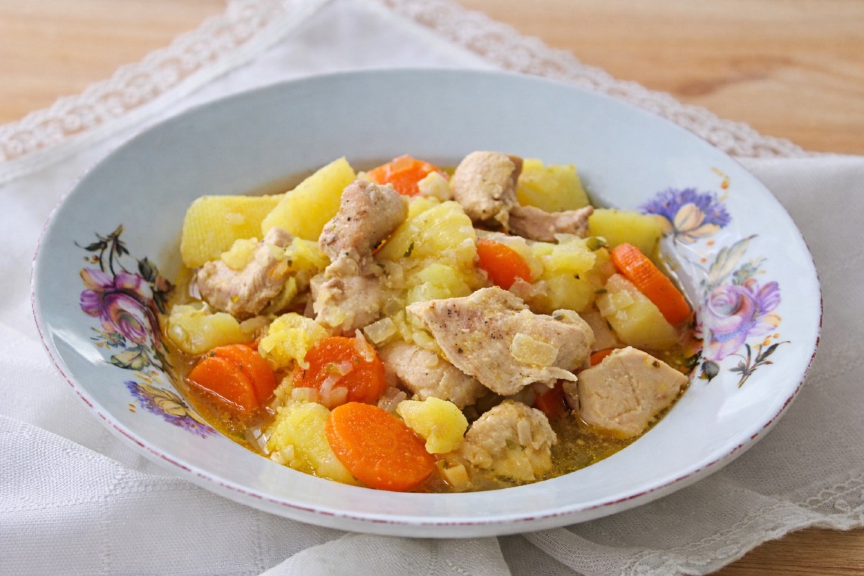 Tavuk Yahnisi Tarifi