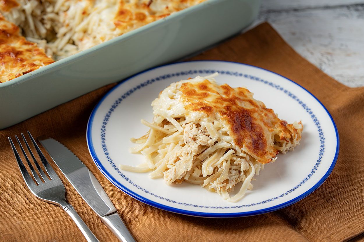 Fırında Tavuklu Erişte Tarifi