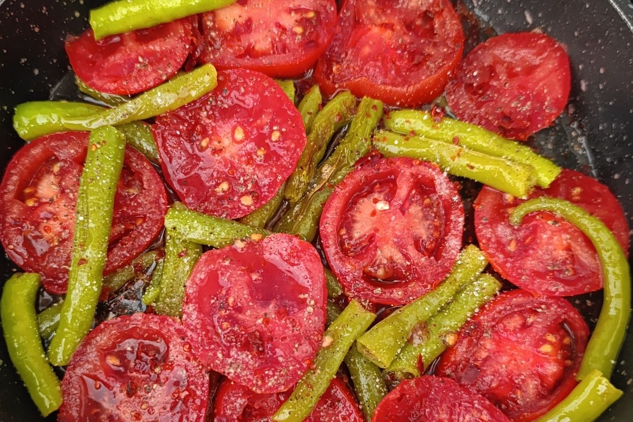 Domatesi Acı Biber Kızartması Tarifi