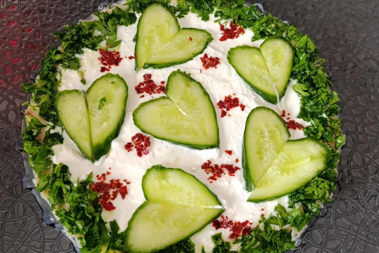 Soslu Kaşarlı Patates Salatası Tarifi