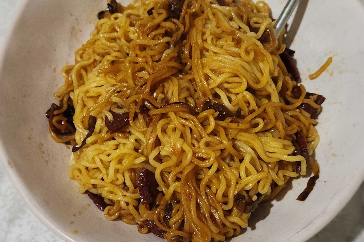 Acılı Sucuklu Noodle Tarifi