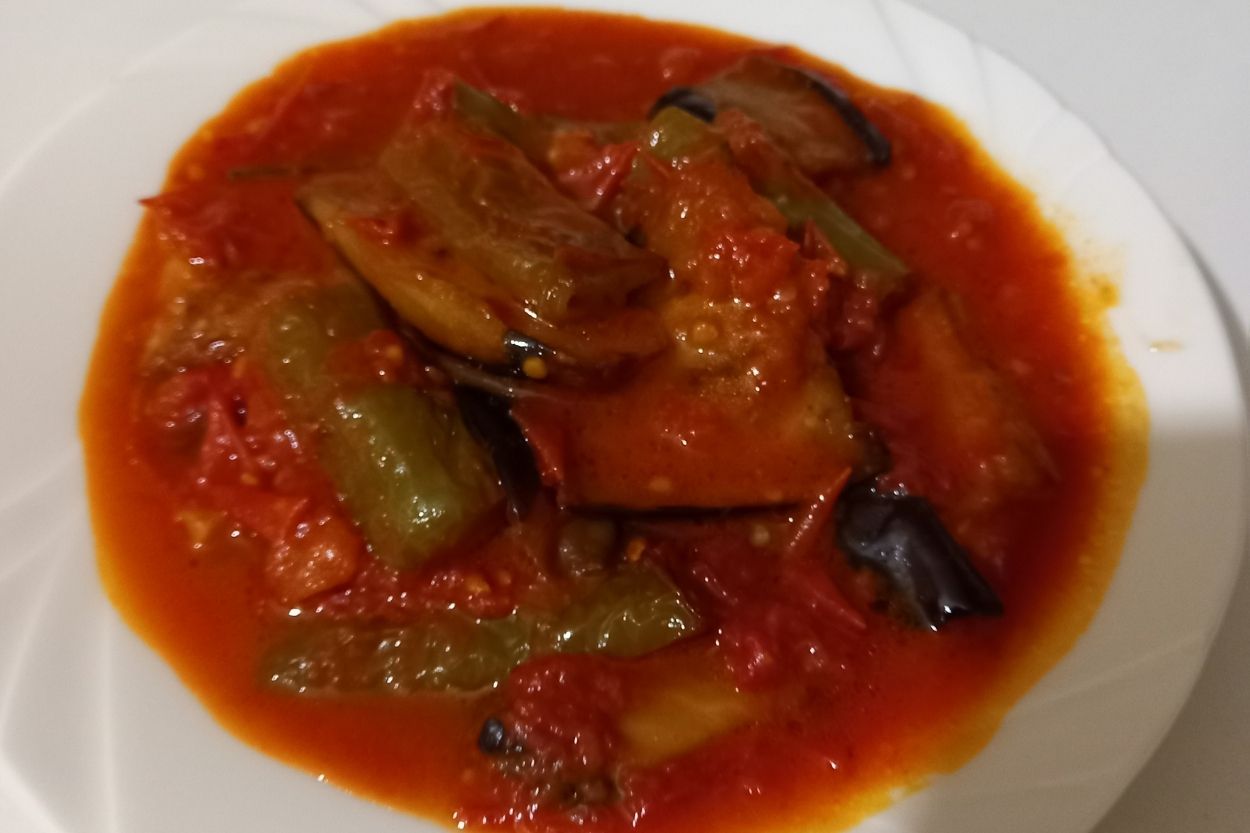 Domatesli Patlıcan Biber Kızartması Tarifi