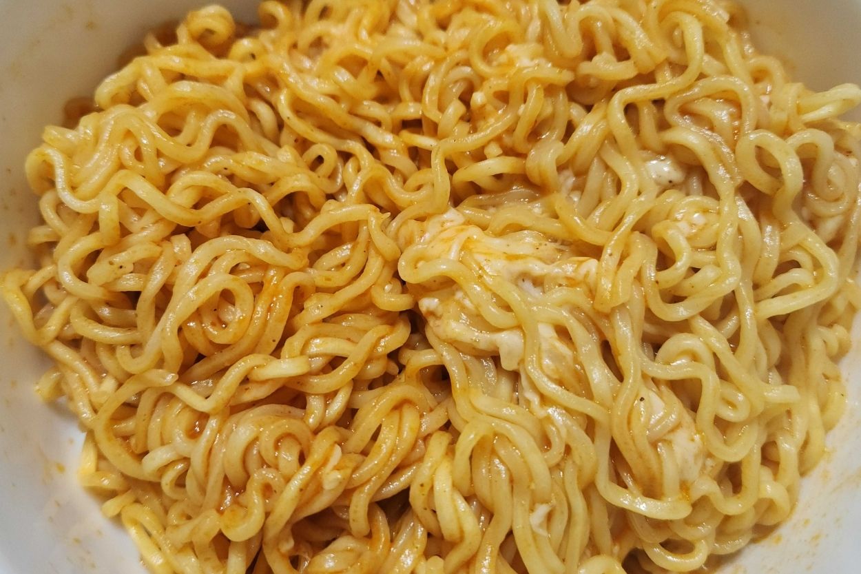 Kaşarlı Körili Noodle Tarifi