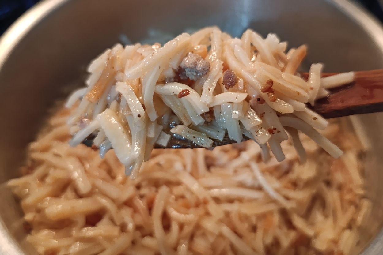 Kıymalı Tereyağlı Erişte Tarifi