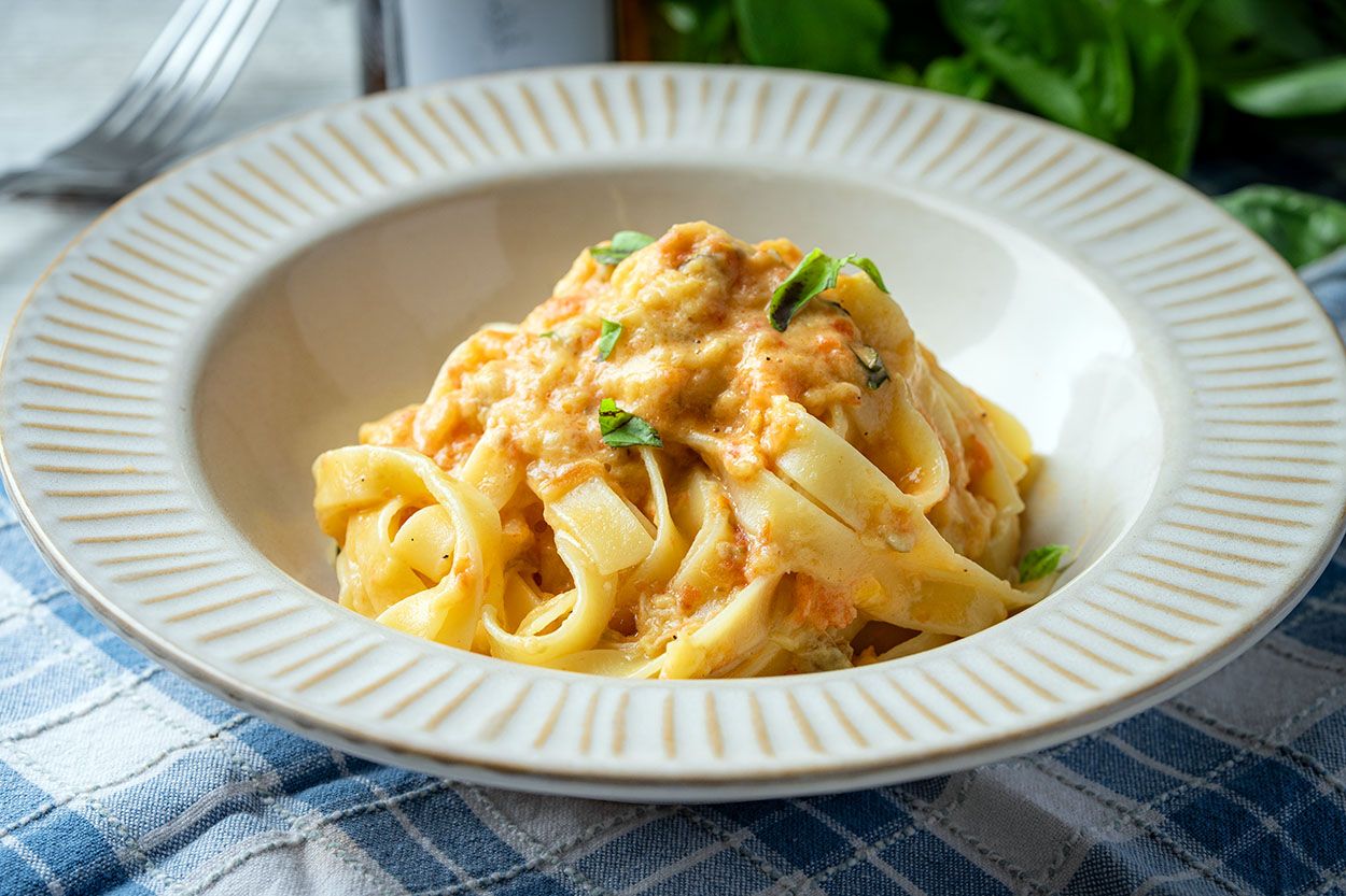 Köz Patlıcanlı Domatesli Fesleğenli Fettuccine Tarifi