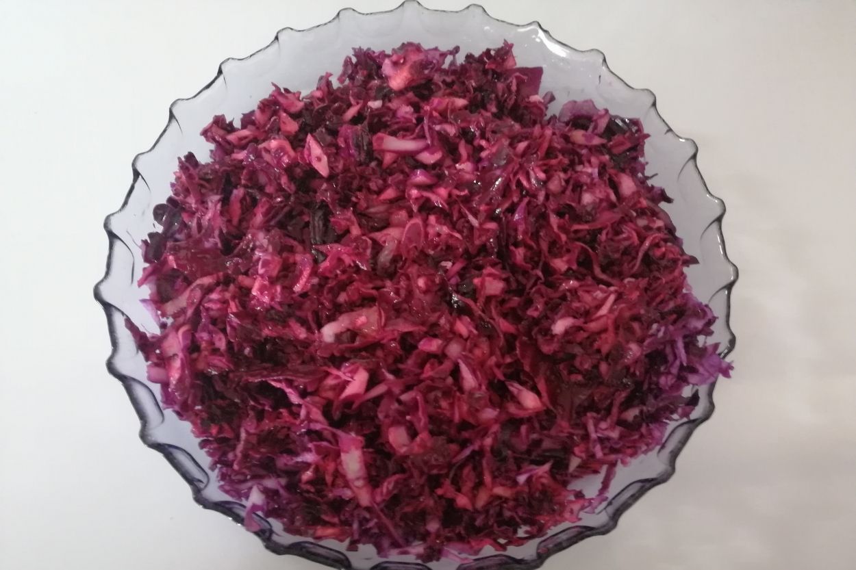 Nar Ekşili Mor Lahana Salatası Tarifi