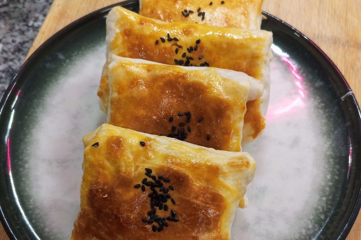Sucuklu Kare Börek Tarifi