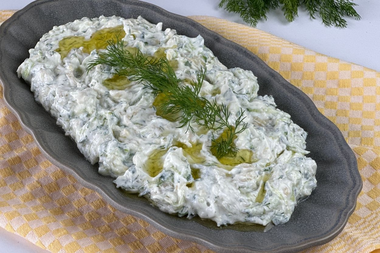 Yoğurtlu Enginar Salatası Tarifi