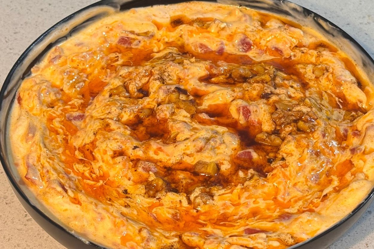 Yoğurtlu ve Havuçlu Köz Biber Salatası Tarifi